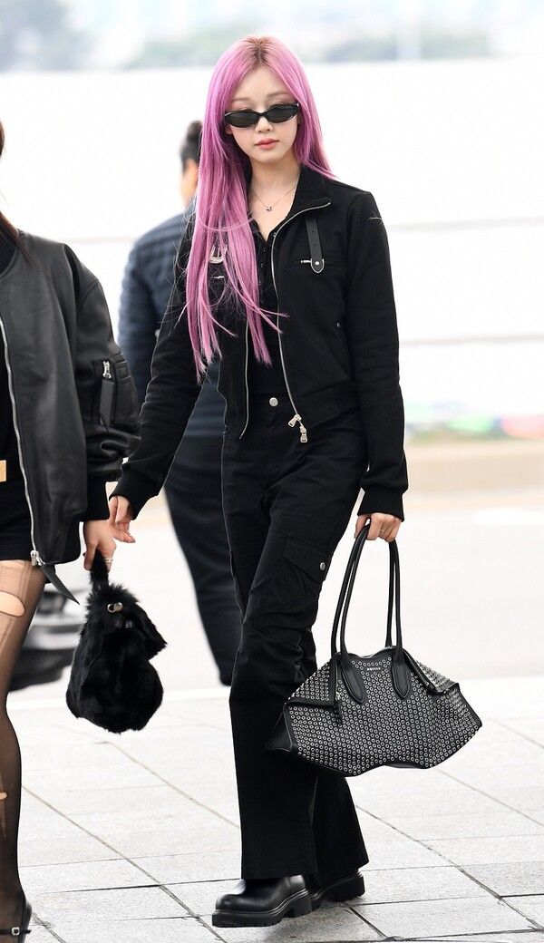 맥퀸(McQueen) 제공