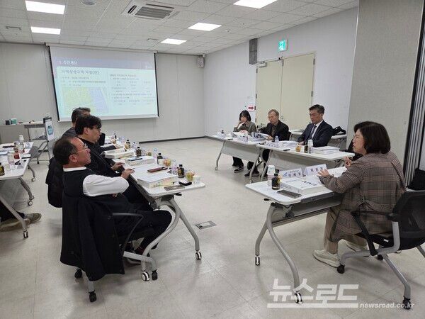 지난 19일 2025년 제1회 경기도 지역상권위원회를 열고 수원시가 신청한 수원시 행궁동 지역상생구역 지정 승인 안건을 의결했다./사진=경기도&nbsp;