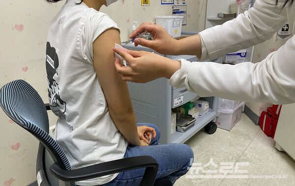 성남시 모든 시민 독감백신 무료 접종 사업을 시행한지 두 달 만에 접종률 41퍼센트를 기록했다./사진=성남시