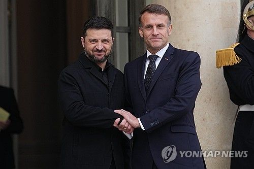 볼로디미르 젤렌스키 우크라이나 대통령과 에마뉘엘 마크롱 프랑스 대통령/연합뉴스