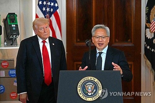 U.S. President Trump (left) and Nvidia CEO Jensen Huang/yonhap news