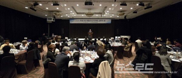 정후연 한대연 회장이 인사말을 하고 있다. [사진=서진수기자]