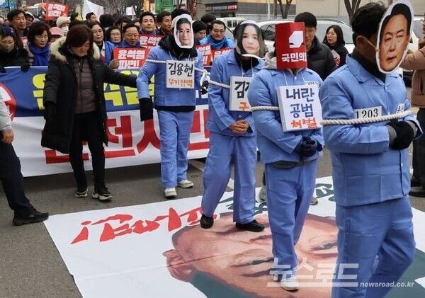 집회가 끝난 후 가두행진을 하고 있다. 사진=조성진 기자