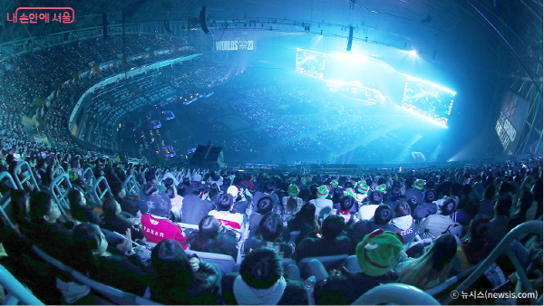 서울시는 국제회의, 스포츠, 문화예술 등 ‘중대형 마이스 행사 유치’를 지원한다. 사진은 롤드컵 결승전=서울시제공