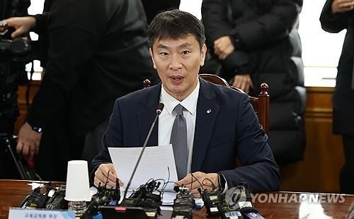 은행장들과 간담회하는 이복현 금융감독원장/연합뉴스