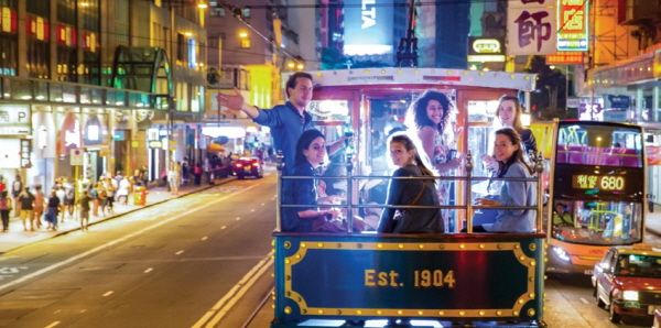 ▲ 올드 타운의 핫플레이스를 둘러보고 있는 관광객들[출처=홍콩관광청]