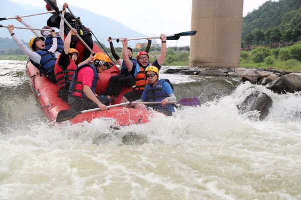 여름_경호강 래프팅 [사진=산청군]