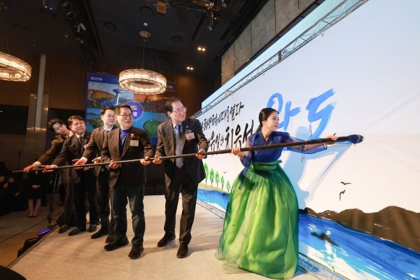 2025 완도 방문의 해 선포식 기념 퍼포먼스 [사진=완도군]