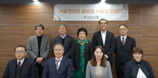 서울특별시관광협회와 일본 나가사키현 시마바라반도관광연맹 관계자들이 기념 촬영을 하고 있다. [사진=STA]