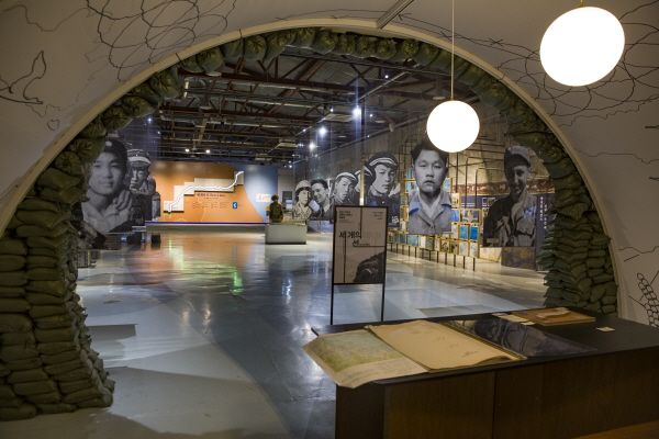 파주. 갤러리 그리브스에서 정전 협정 서약서와 학도병들의 이야기를 만날 수 있다. 사진=경기관광공사