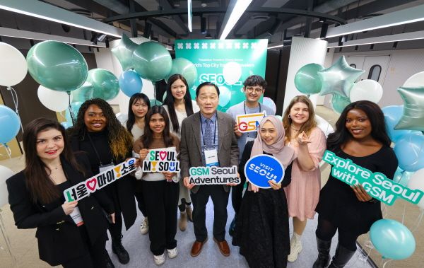 트립어드바이저 ‘나홀로 여행하기 좋은 도시 1위, 서울’ 선정 기념 포토존 이벤트 [사진=서울관광재단]