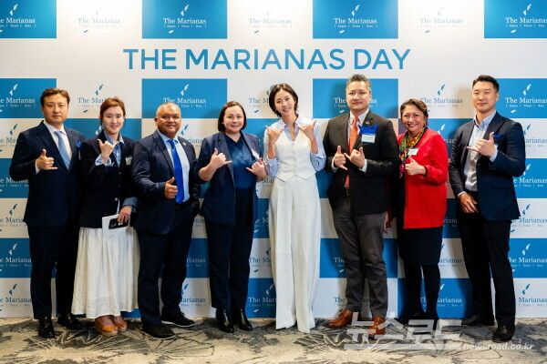 배우 유이와 함께 (왼쪽부터) 마리아나관광청 한국사무소 김용남 대표, 구정회 이사, 마리아나관광청 이사회 드웨인 마라티타 디렉터, 마리아나관광청 자마이카 테이헤론 신임 청장, 유이, 크리스 컨셉시온 청장, 마리아나관광청 이사회 글로리아 카바나, 마리아나관광청 토마스 김 마케팅 매니저 [사진=에이뷰코리아]