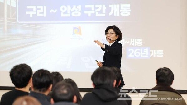 김보라 시장이 시민들과 정책공감토크를 진행하고 있다./사진=김보라 시장 페이스북