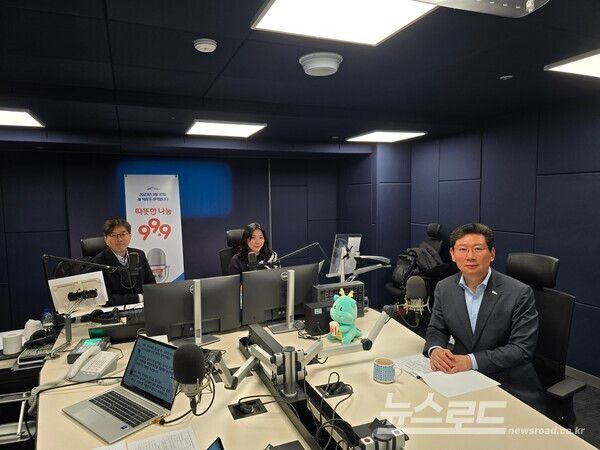 이상일 용인특례시장은 10일 '최진만 이유나의 굿모닝 OBS'에 출연해 첨단반도체 도시 조성부터 스포츠·문화 도시에 대한 시정을 소개했다./사진=용인시