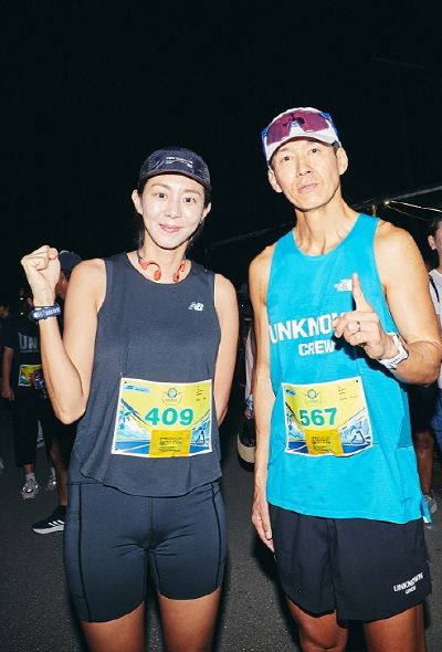 10k 레이스 출발전 홍보대사 배우 '유이'와 가수 '션'. [출처=마리아나관광청]