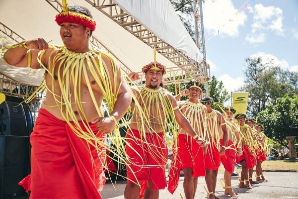 마라톤 페스티벌을 응원하는 원주민들 [사진=마리아나관광청]