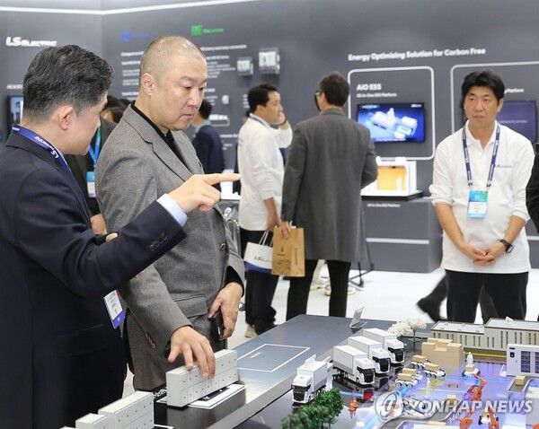 구자은 LS그룹 회장, 인터배터리 2025 참관/연합뉴스