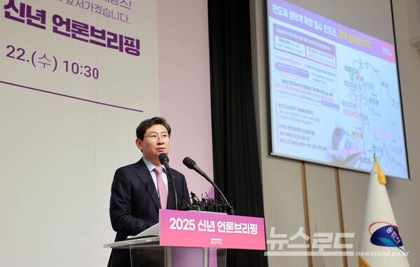 지난 1월 22일 신년 언론브리핑에서 광역 철도망 구축 계획을 설명하고 있는 이상일 시장./사진=용인시