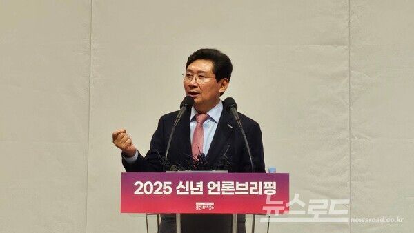 지난 1월 22일 신년 언론브리핑에서 광역 철도망 구축 계획을 설명하고 있는 이상일 시장./사진=뉴스로드 김영식 기자