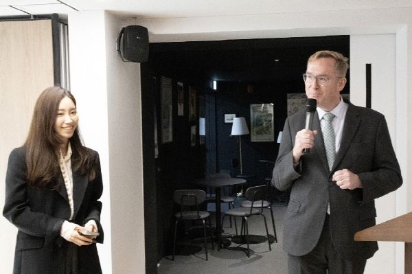 콜린 크룩스 주한영국대사와 허유진 영국관광청 한국사무소장이 인사말을 하고 있다. [사진=영국관광청]