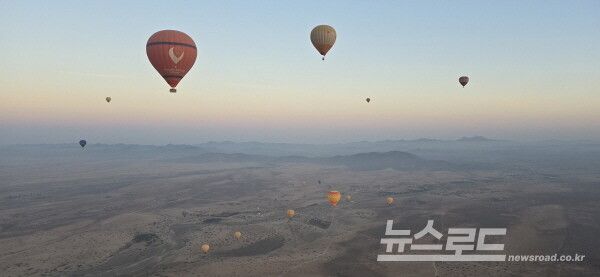 마라케시 사막에 떠오른 열기구 군단 [사진=서진수기자]
