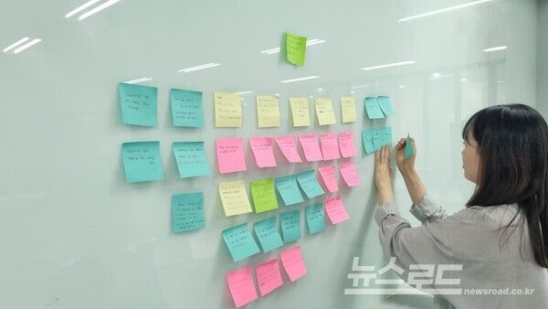 우선순위 정책과제를 제안하는 청년 모습/사진=시흥시