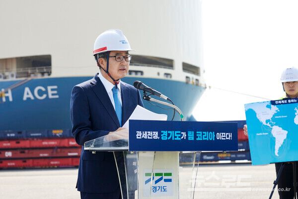 지난달 31일 오후 평택항 동부두에서 김동연 경기도지사가 인사말을 하고 있다./사진=경기도