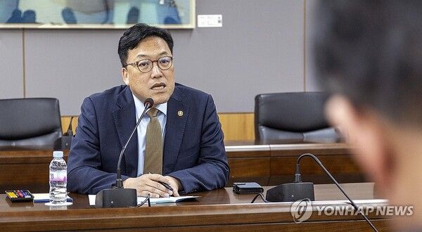 긴급 간부회의서 발언하는 김병환 금융위원장/연합뉴스