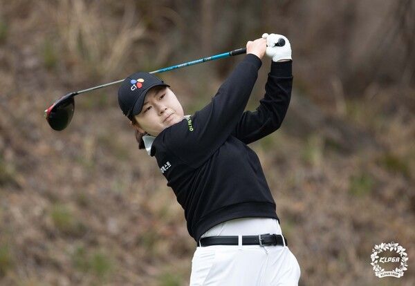 홍정민이 두산건설 We've 챔피언십 3R 2번홀에서 티샷 하고있다. /KLPGA&nbsp;