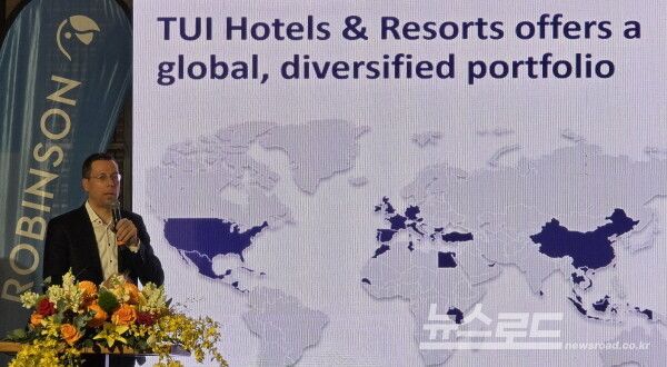 로빈슨 리조트에 대한 설명이 이어지고 있다. [사진=서진수기자]