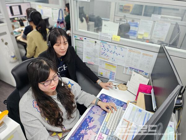 경기도일자리재단이 '콜센터 상담 동석 체험 프로그램'을 운영하는 모습/사진=경기도