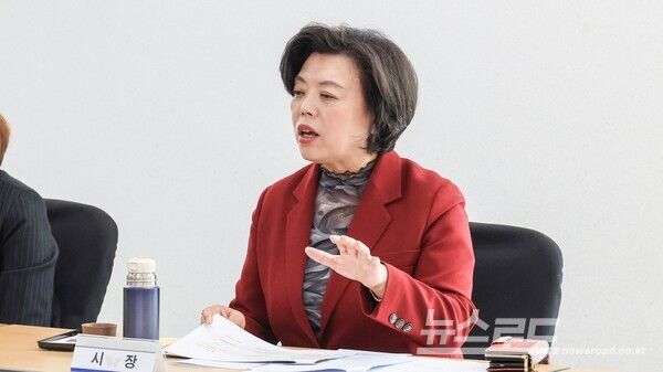 신계용 시장이 '2025년 과천시 교육발전협의회 고등분과 회의'에서 발언하고 있다./사진=신계용 시장 페이스북&nbsp;