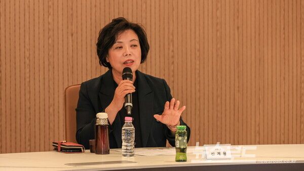 신계용 시장이 과천지식정보타운 기업협의회 간담회에서 인사말을 하고 있다./사진=과천시