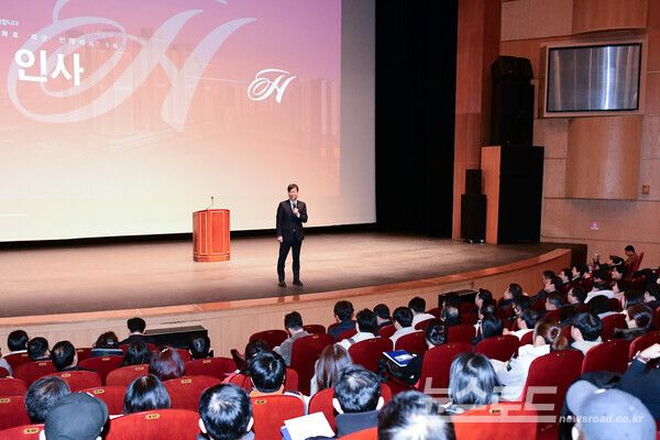 이민근 시장이 인사말을 하고 있다./사진=안산시&nbsp;