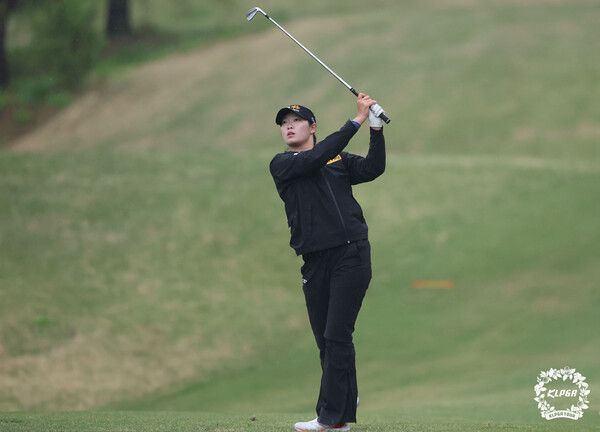 방신실 크리스에프앤씨 제47회KLPGA 챔피언십 3R 3번홀 아이언샷 /KLPGA