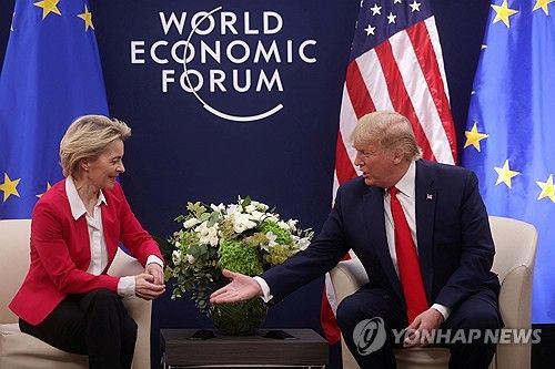 우르줄라 폰데어라이엔 유럽연합(EU) 집행위원장과 도널드 트럼프 미국 대통령