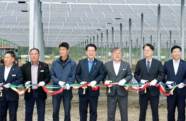 김영록 전남도지사는&nbsp; 8일 영광 월평마을에서 열린 ‘주민주도 영농형 태양광 1단계 준공식’에 참석했다.&nbsp; 사진=전남도청