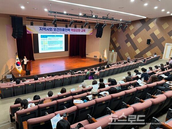 경기도의료원 의정부병원이 '의정부권 요양시설 감염대응 강화를 위한 교육'을 진행하는 모습/사진=경기도의료원 의정부병원