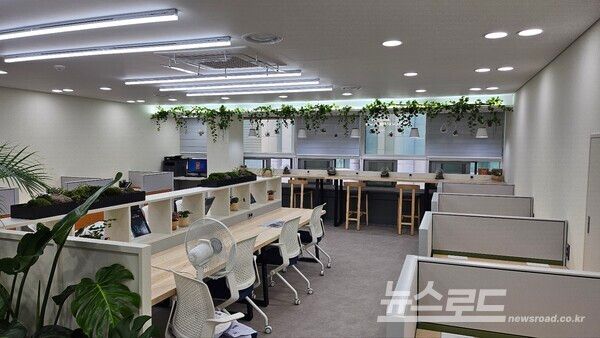 새로 리모델링을 마치고 쾌적한 분위기로 재 탄생한 수원시청 기자실/사진=뉴스로드 김영식 기자