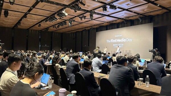 NH투자증권이 17일 서울 중구 더플라자호텔에서 ‘The First Media Day: 해외투자 새로고침’을 개최했다. 강민훈 NH투자증권 Digital사업부 대표가 질의응답에 답하고 있다./사진제공=NH투자증권