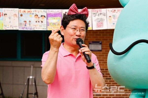 18일 상하초에서 캠페인에 참석한 이상일 시장이 발언하고 있다./사진=용인시