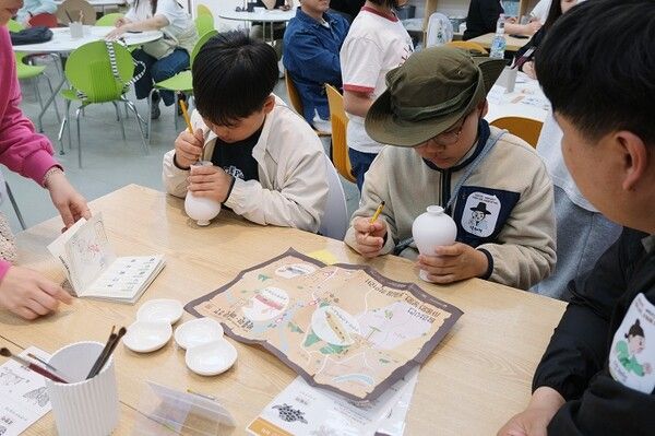 ‘2025 박물관·미술관 주간’의 ‘뮤지엄X즐기다’ 프로그램 중 경기도자박물관의 체험프로그램 현장 사진 (사진제공: (사)한국박물관협회)