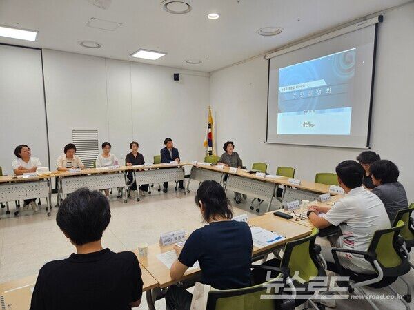 지난 19일 오전 기흥구 동백동과 오후 구성동에서 주민설명회 모습/사진=용인시