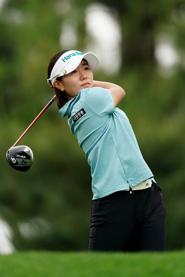 아마추어 권은 선수가 드라이버 티샷하고 있다. 사진제공 골프채널&nbsp;