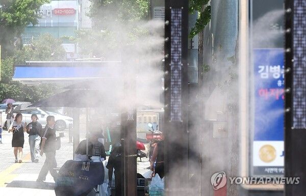 더위 식히는 쿨링포그/연합뉴스