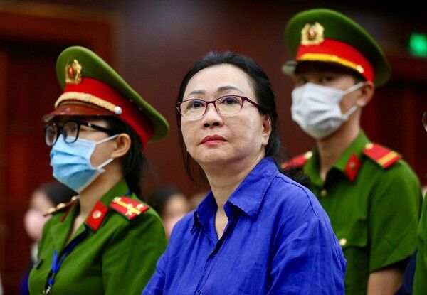 1심에서 사형선고를 받은 쯔엉미란 반틴팟그룹 회장의 항소심이 2025년 3월 열렸다. 사진=Nguoi Lao Dong