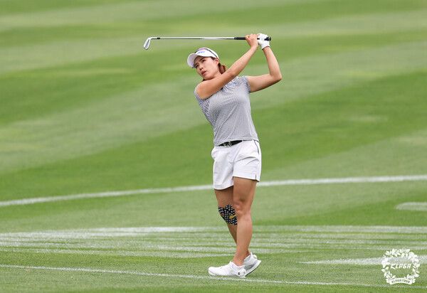 최민경 맥콜모나용평 오픈 withSBSGolf 1R 9번홀 아이언샷. 사진제공 KLPGA&nbsp;