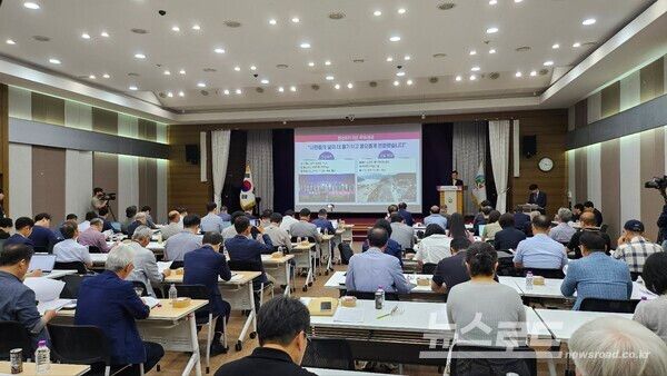 김성제 시장이 의왕시의 미래 청사진을 제시하고 있다./사진=뉴스로드 김영식 기자