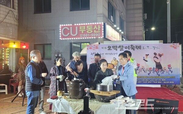 정장선 시장이 지역 축제에 참석하고 있다./사진=평택시