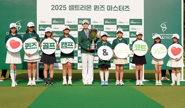 이가영이 8일 강원 원주 성문안CC(파72, 6494야드)에서 열린 ‘2025 셀트리온 퀸즈 마스터즈(총상금 12억원·우승 2억1600만원)’대회 마지막날 통산 세 번째 우승의 새 역사를 썼다. 이번 우승으로 이가영은 대상포인트 6위·상금 순위 3위까지 올라설 예정이다.&nbsp;